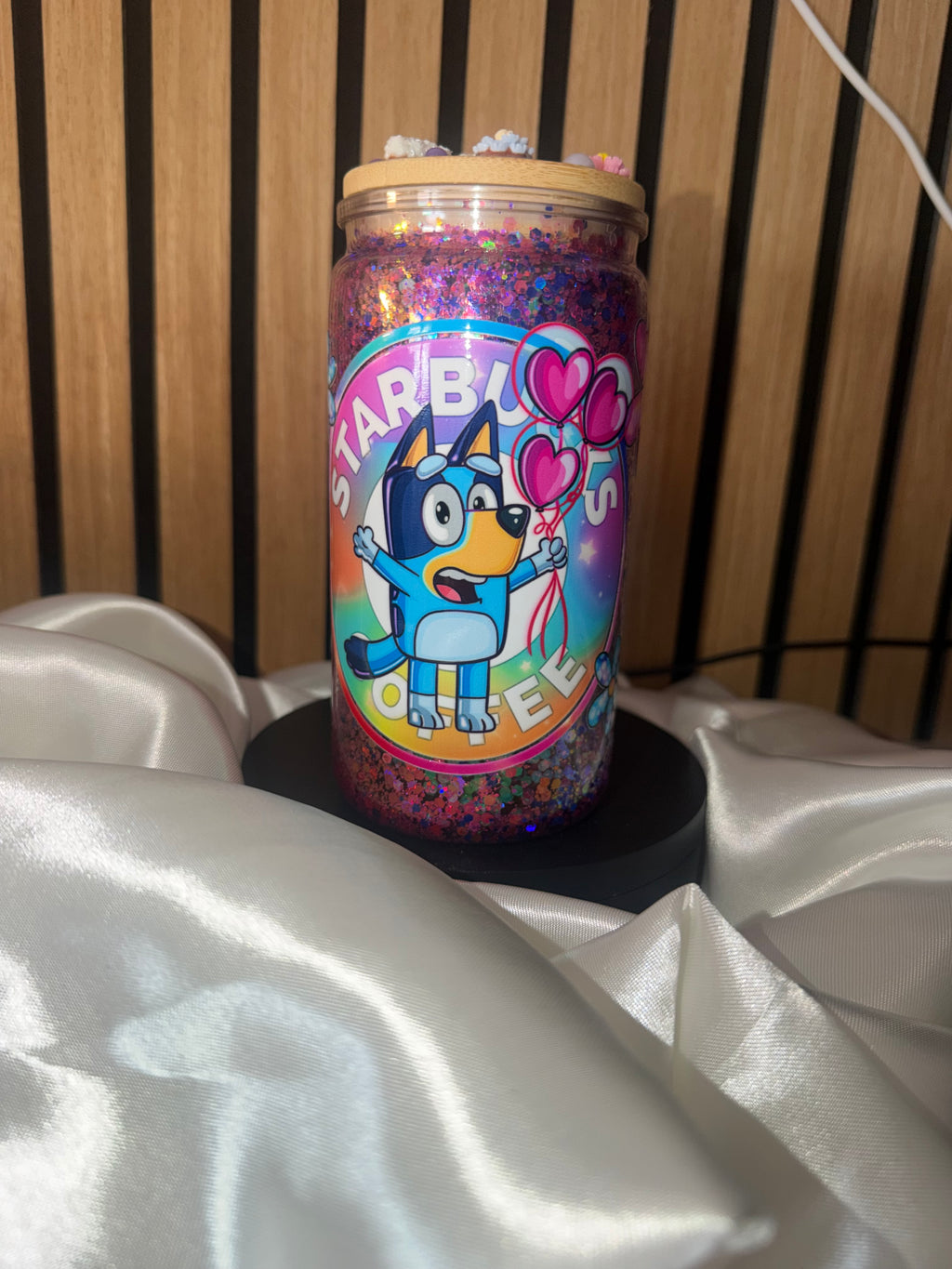 ✨ Gobelet Snowglobe « Paillettes Figées » – Bluey