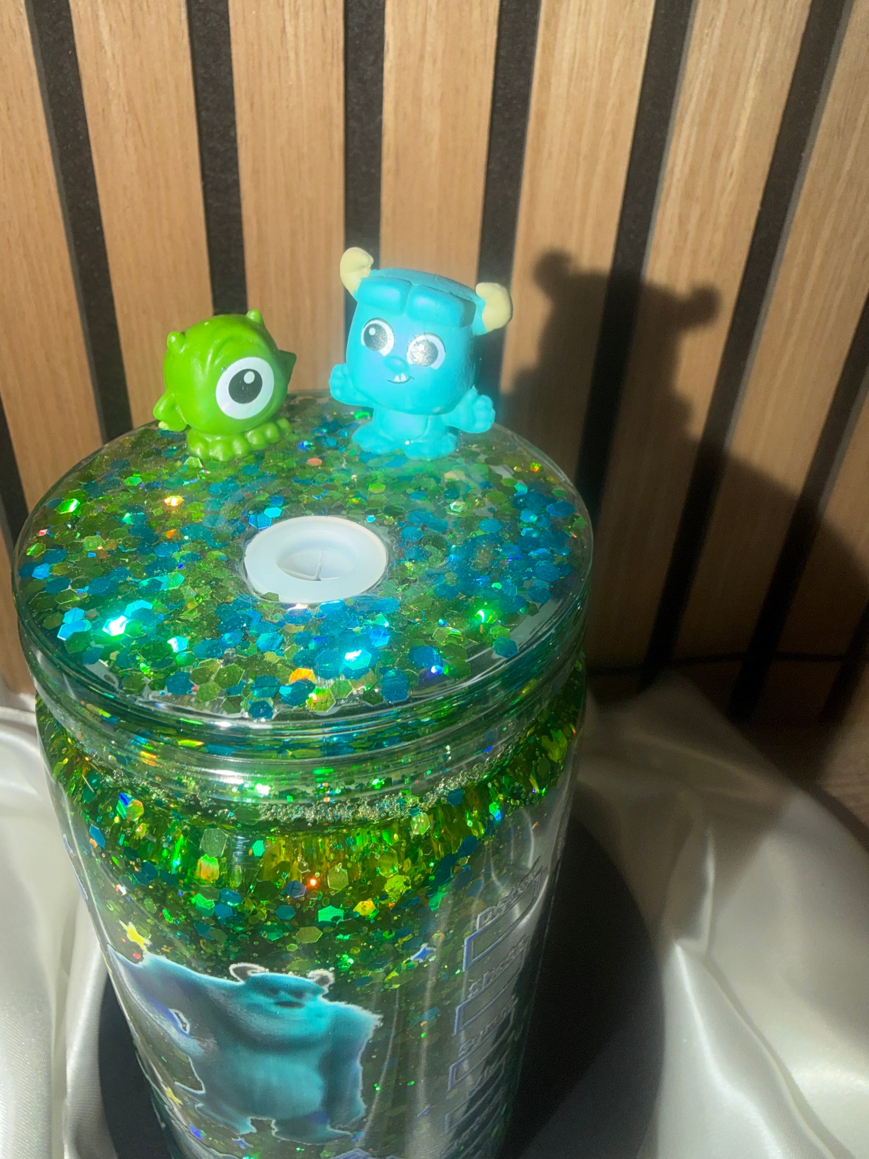 💚 Gobelet Snowglobe « Effet Paillettes Suspendues » – Monstres Academy