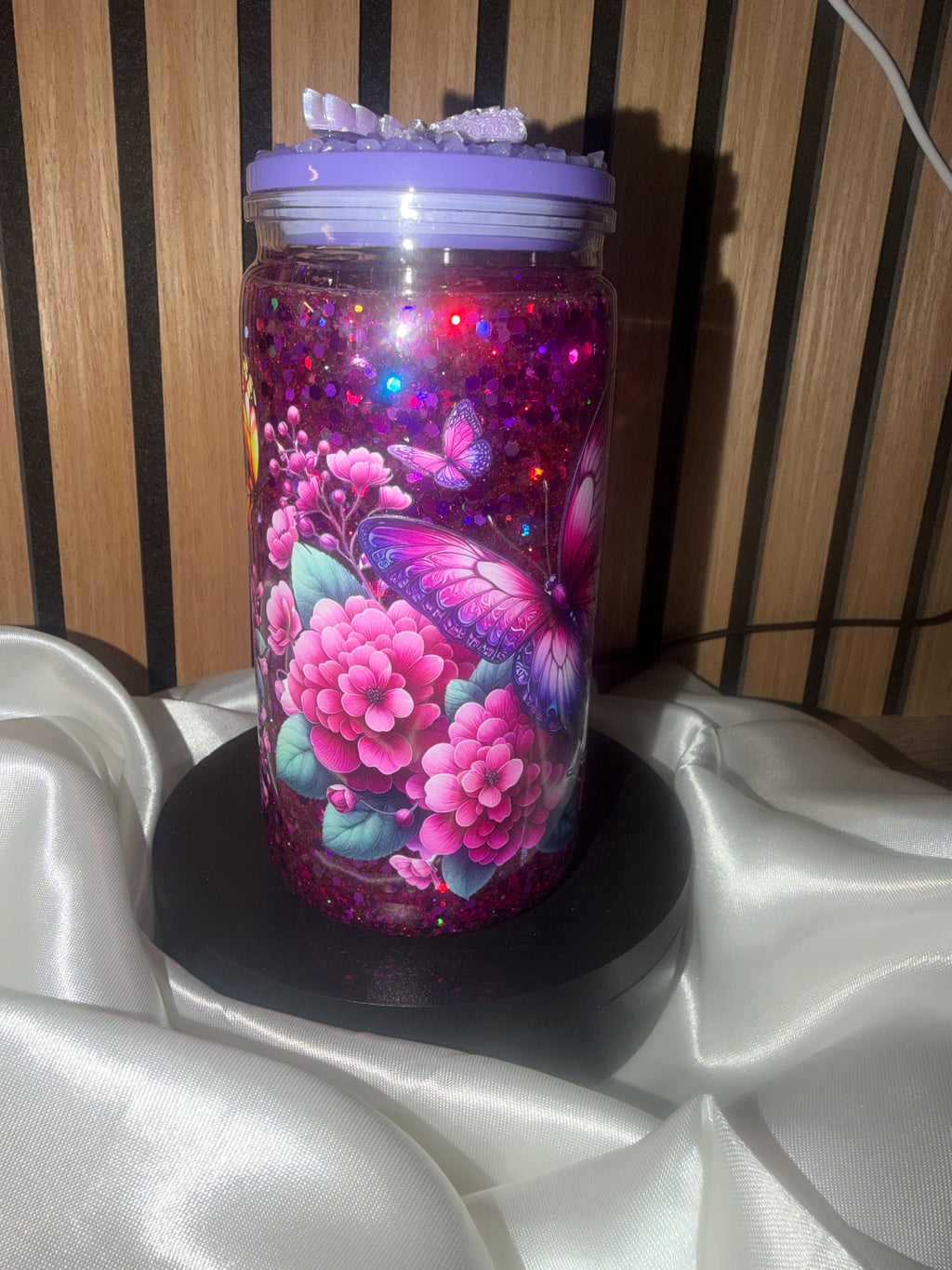 🦋 Gobelet Snowglobe « Effet Paillettes Suspendues » – Papillons & Fleurs
