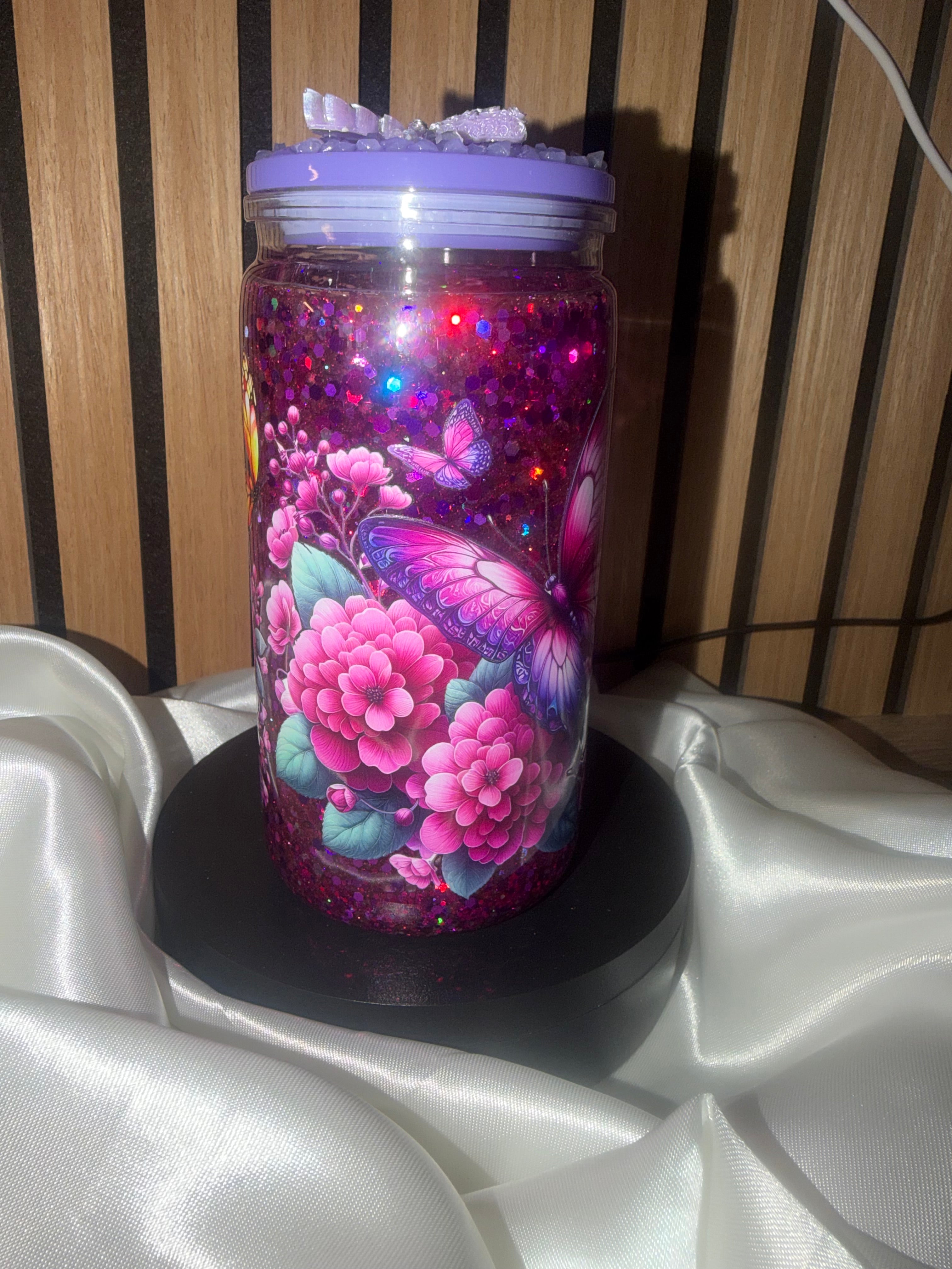 🦋 Gobelet Snowglobe « Effet Paillettes Suspendues » – Papillons & Fleurs